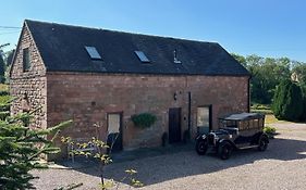 Classy 2 Bed Near Alton Towers, Polar Bears, Peak District